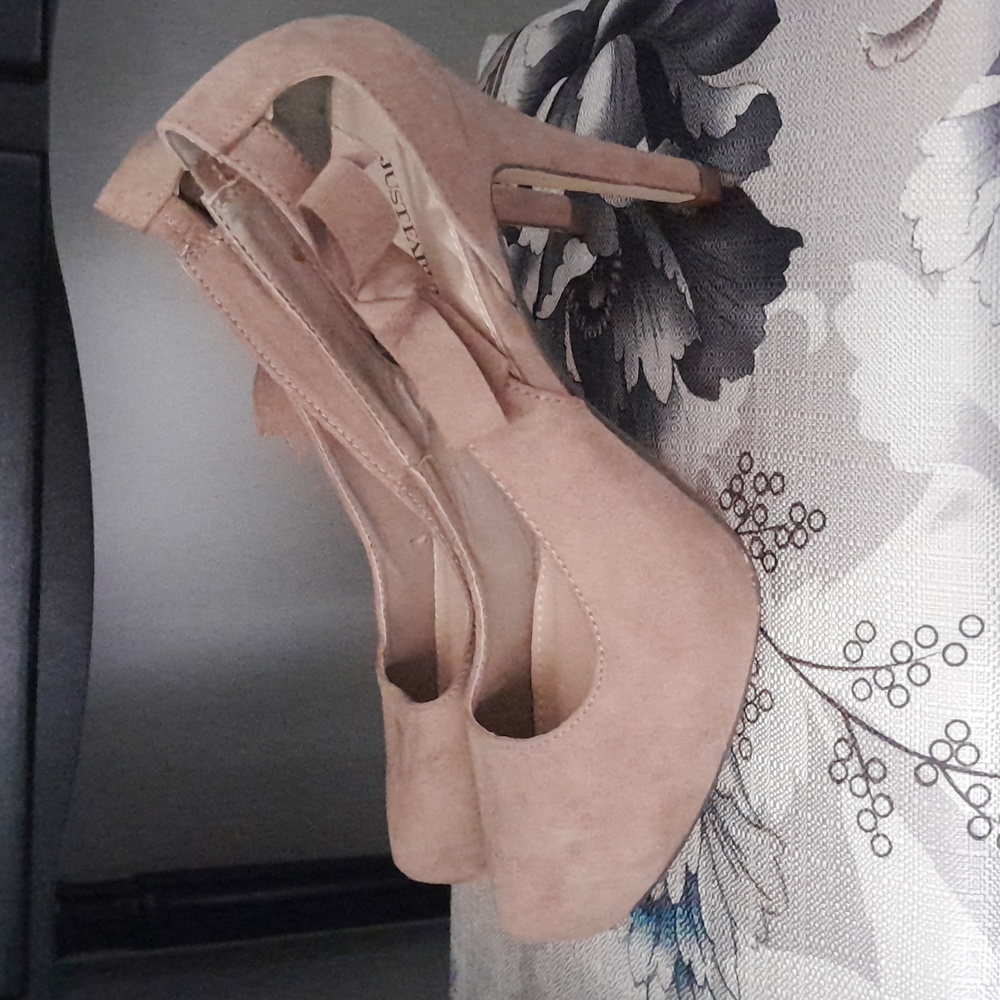 JustFab tan bow heels 6.5